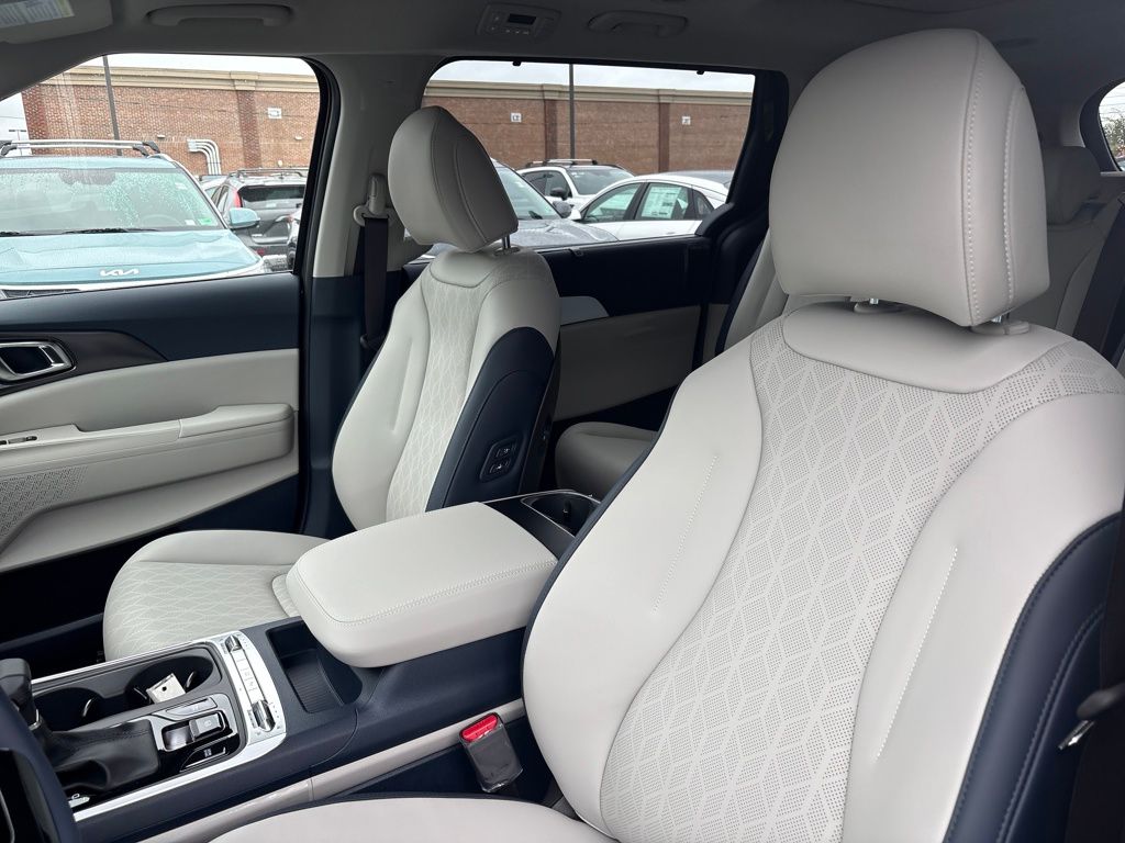 2026 Kia Carnival SX photo 11