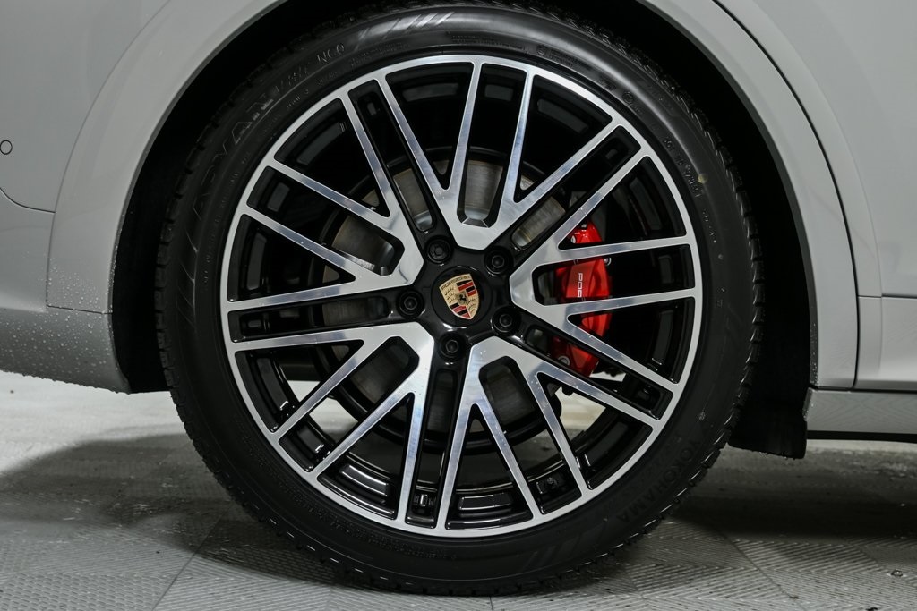 2025 Porsche Cayenne GTS photo 36