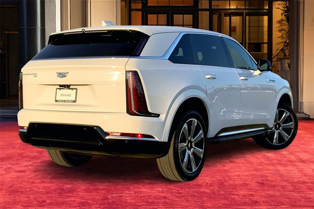 2025 Cadillac Escalade IQ Luxury photo 5