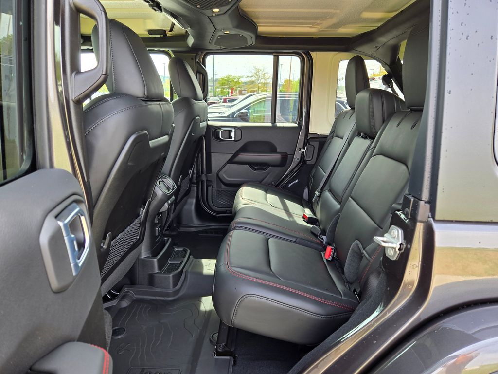 2025 Jeep Wrangler Rubicon photo 2