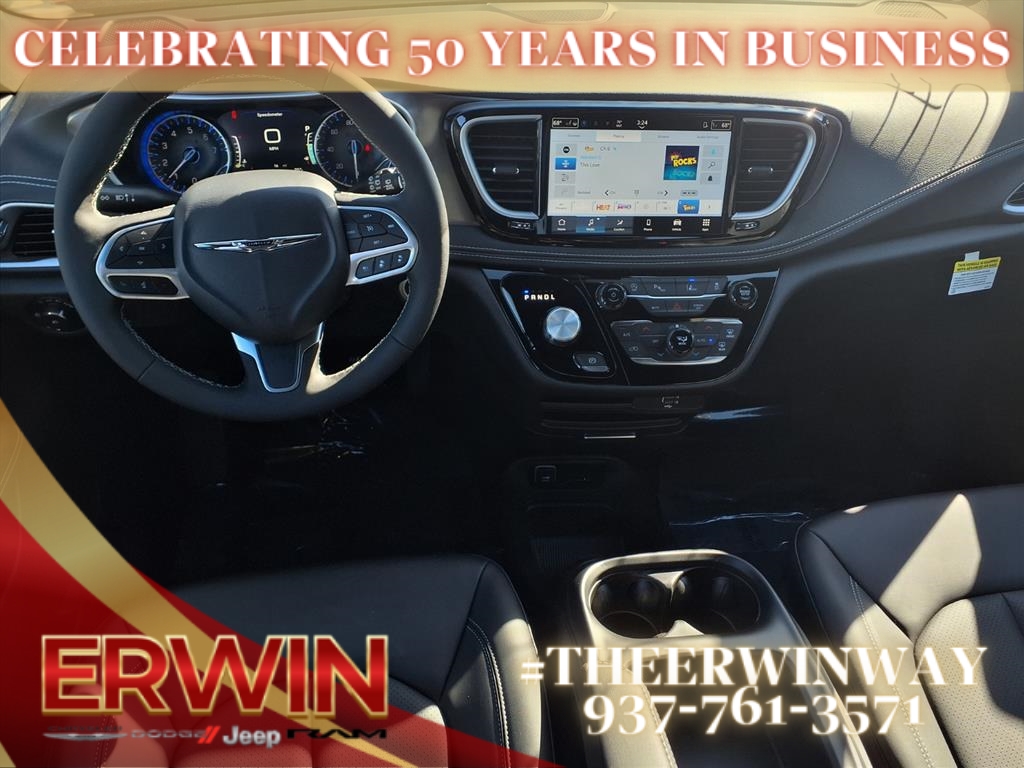 2026 Chrysler Pacifica photo 3