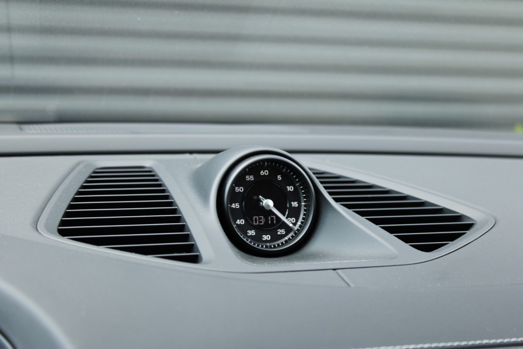2025 Porsche Macan Electric photo 20