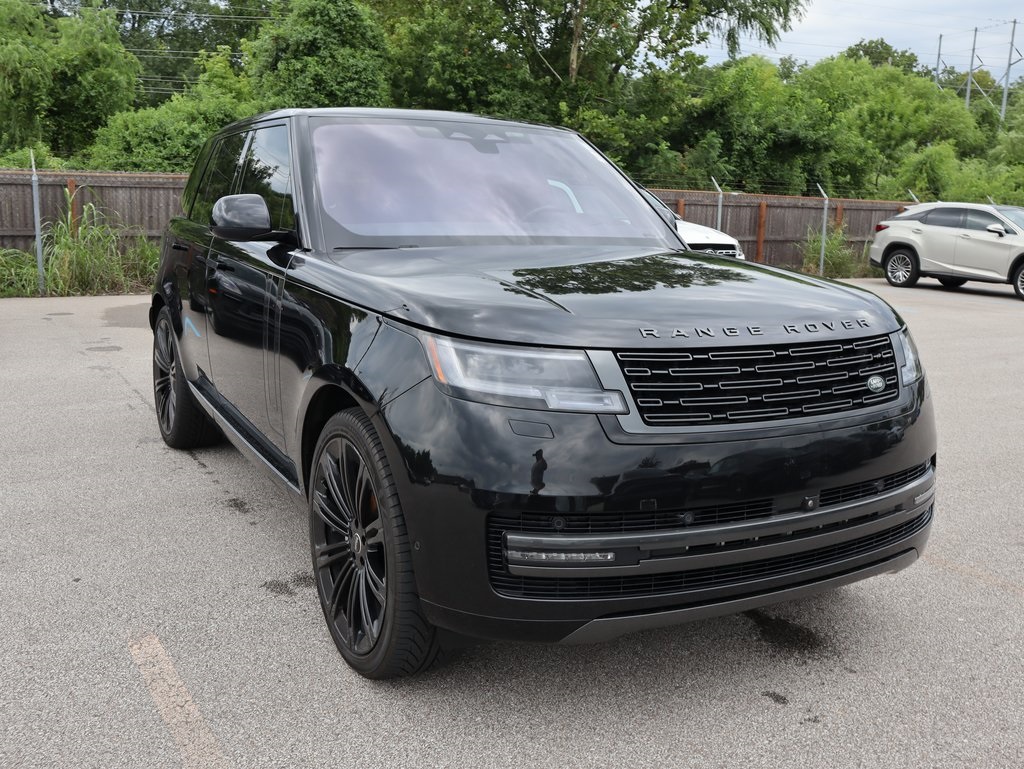 2023 Land Rover Range Rover SE photo 3
