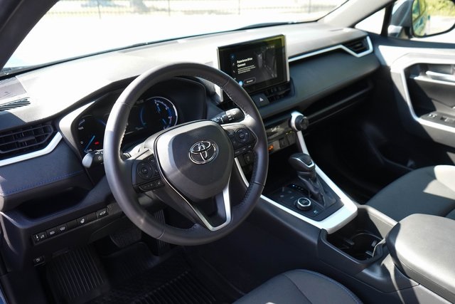2024 Toyota RAV4 Hybrid SE photo 3