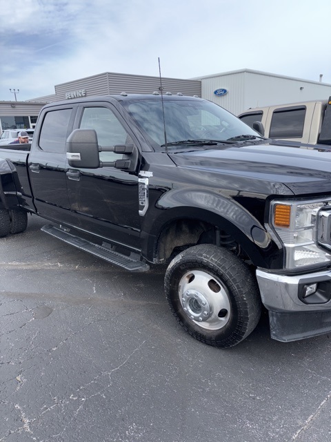 2022 Ford F-350 XLT photo 2