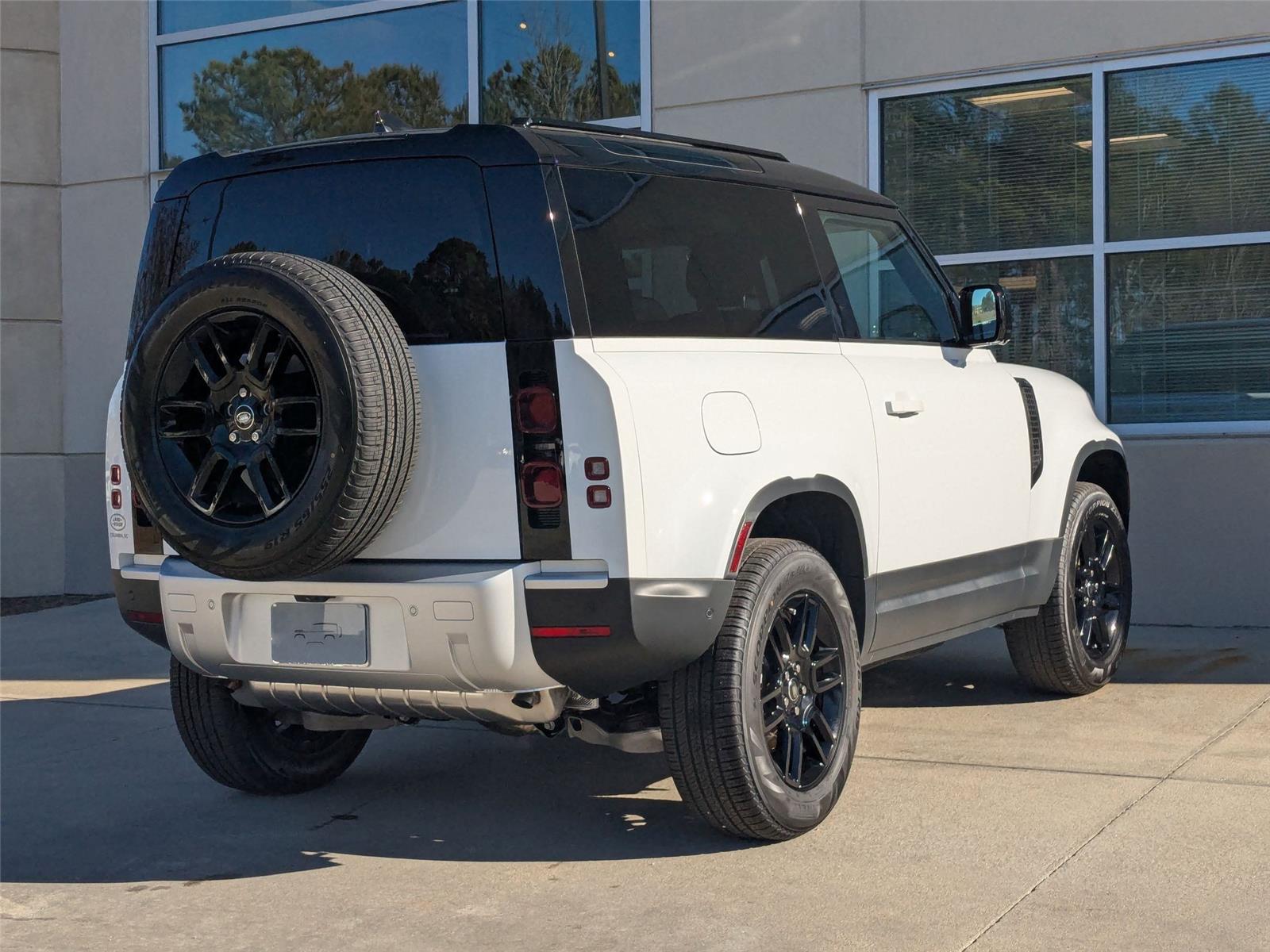 2025 Land Rover Defender 90 S photo 4