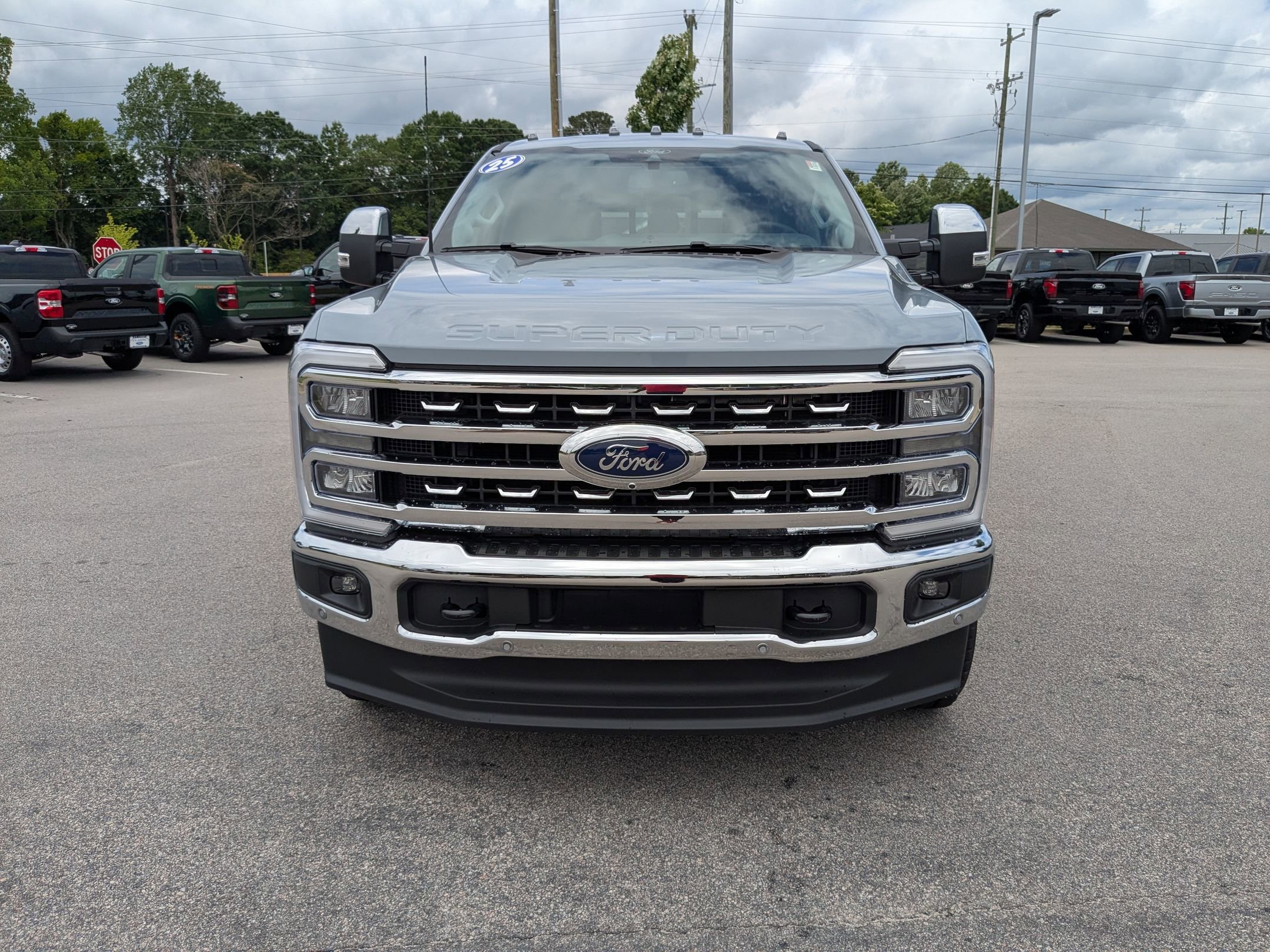 2025 Ford F-350 Lariat photo 4