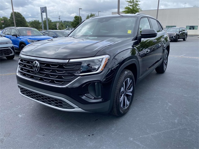 2025 Volkswagen Atlas Cross Sport SE photo 3