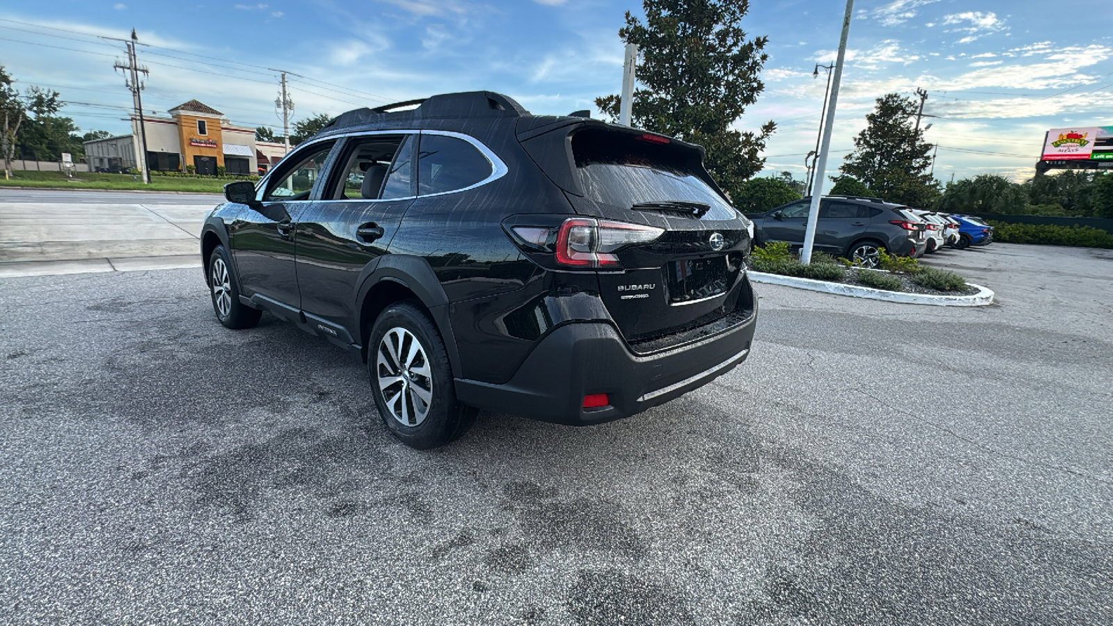 2025 Subaru Outback Premium photo 4
