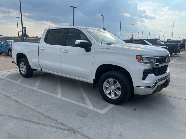 2023 Chevrolet Silverado 1500 LT photo 2