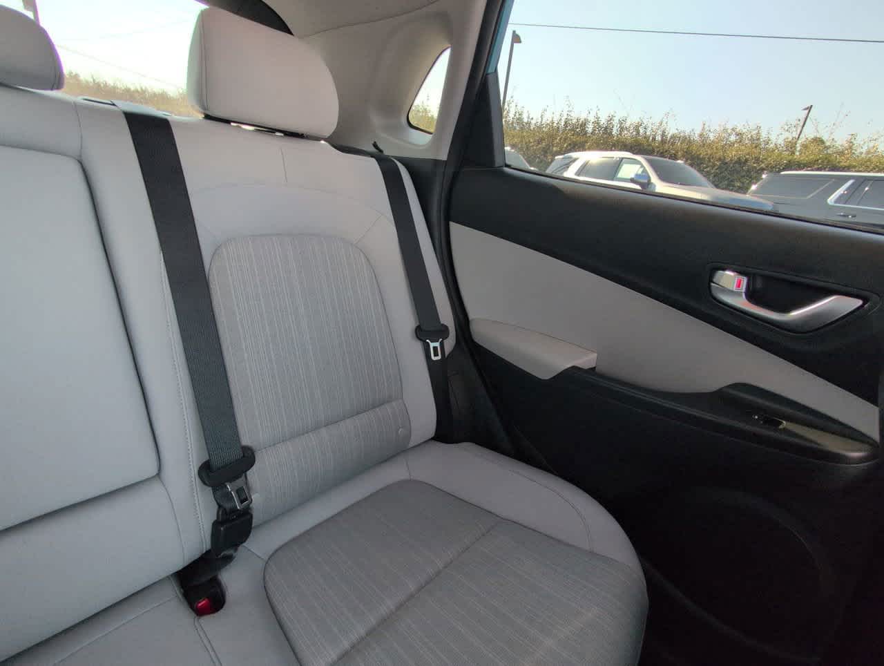 2022 Hyundai Kona SEL photo 6