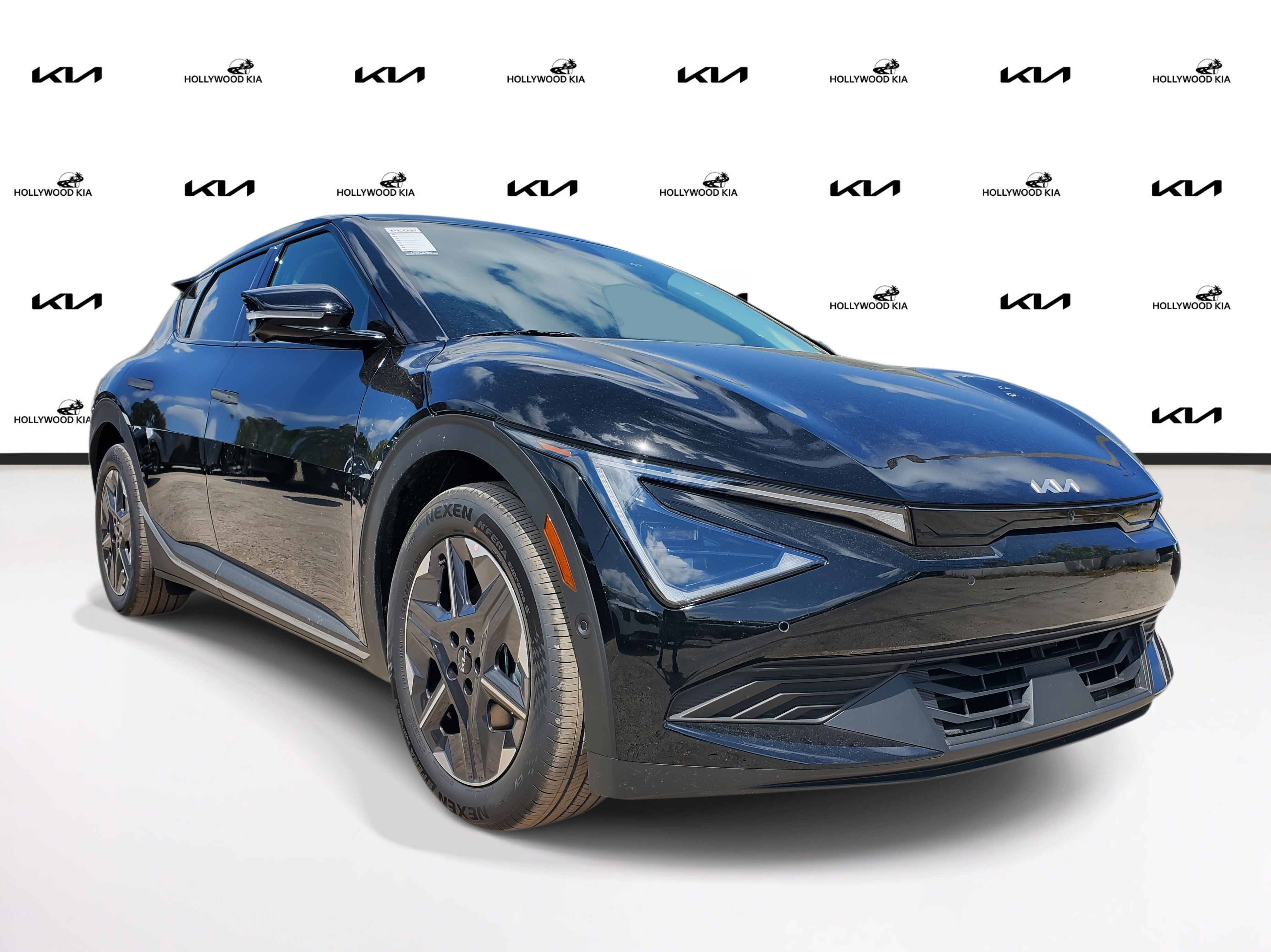 2025 Kia EV6 Wind photo 2