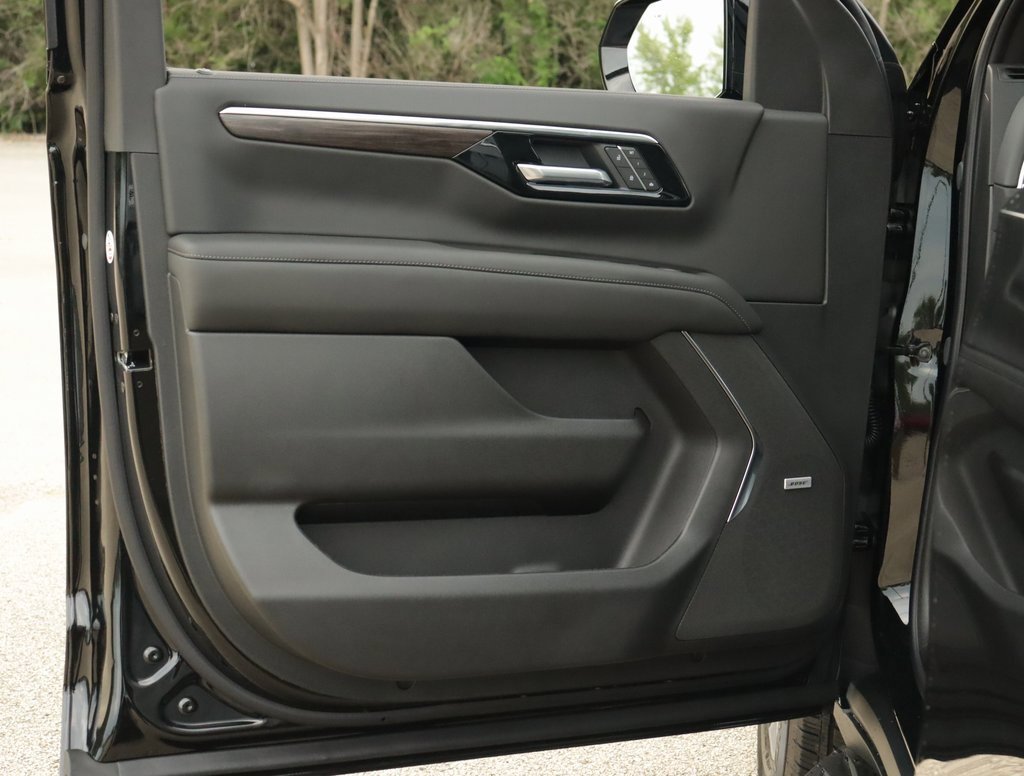2025 Chevrolet Tahoe LT photo 27