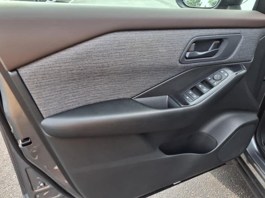 2023 Nissan Rogue S photo 8