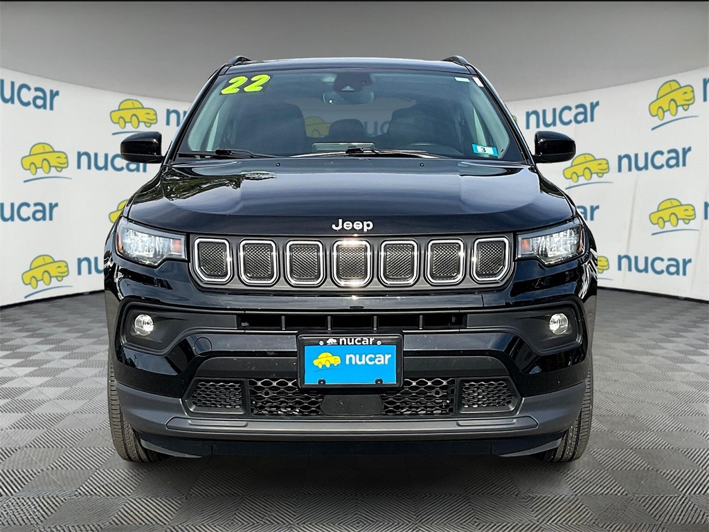 2022 Jeep Compass Latitude Lux photo 2