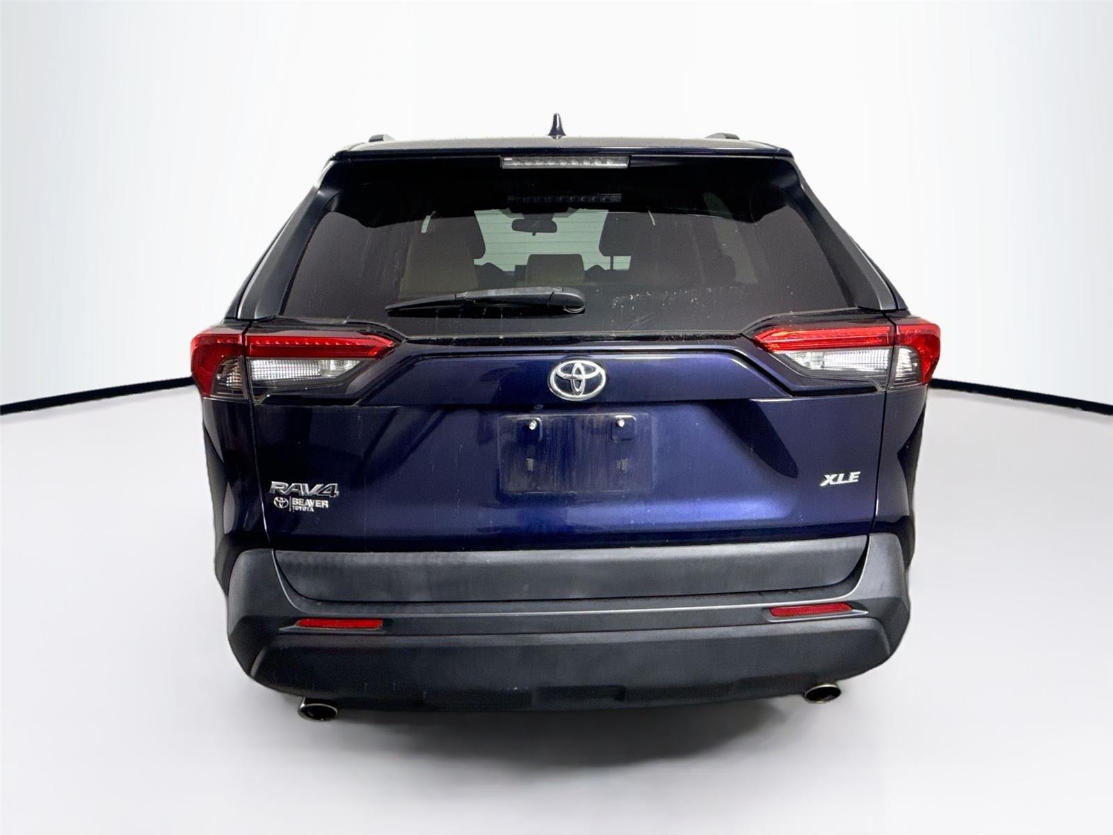 2020 Toyota RAV4 XLE photo 7