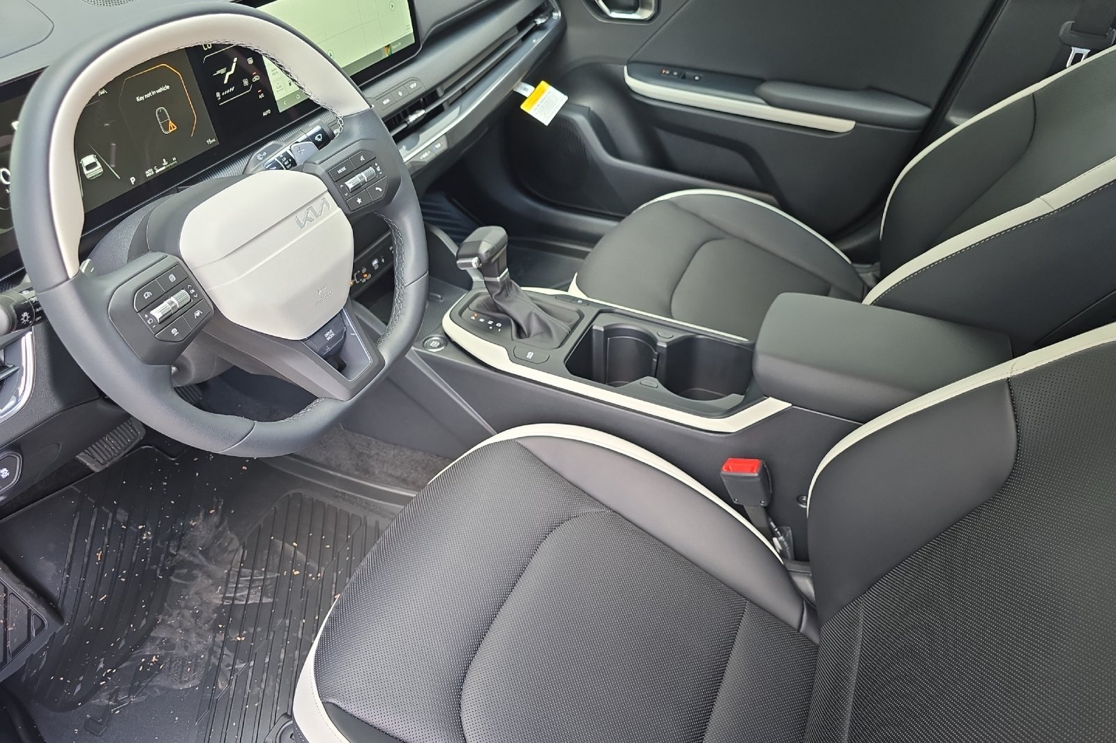 2025 Kia K4 GT-Line photo 6