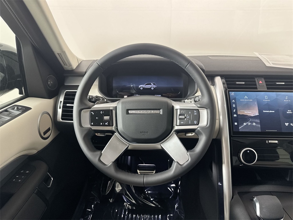 2025 Land Rover Discovery SE photo 13