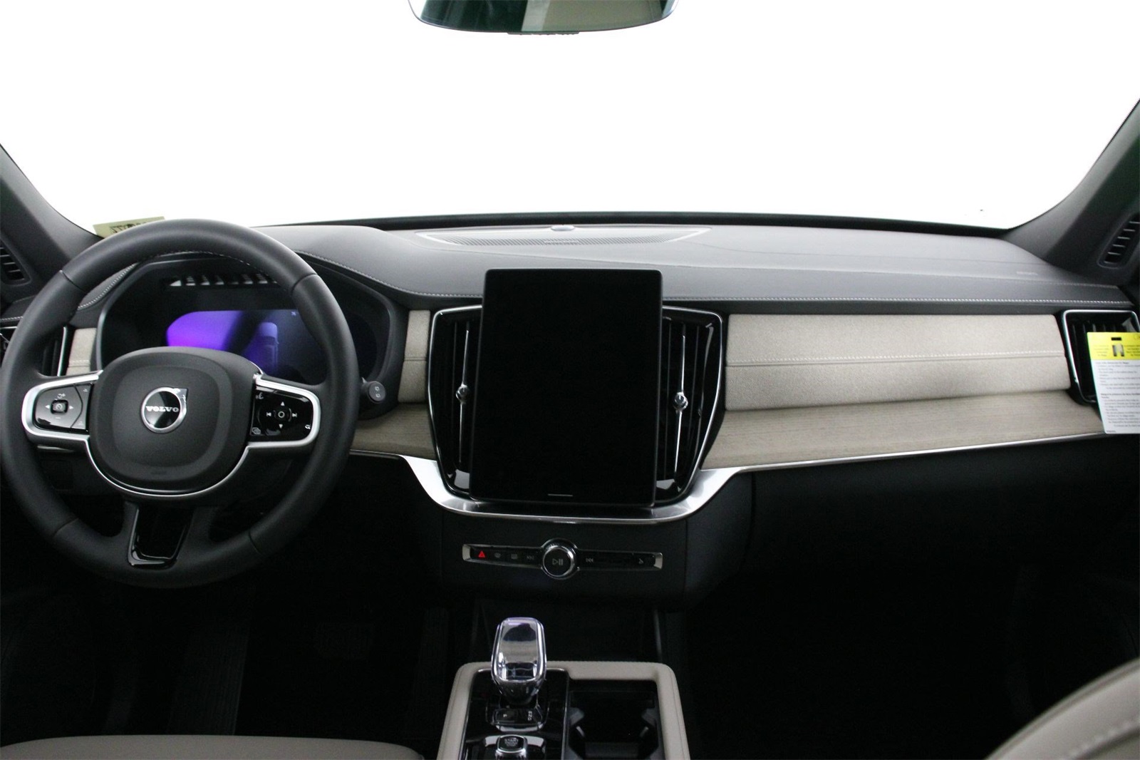 2026 Volvo XC90 Plus photo 4