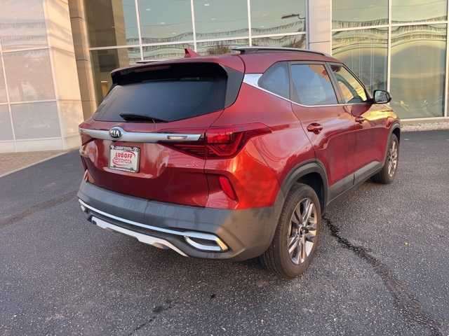 2021 Kia Seltos S photo 2