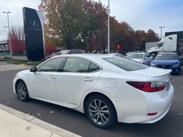 2018 Lexus ES 300h photo 3