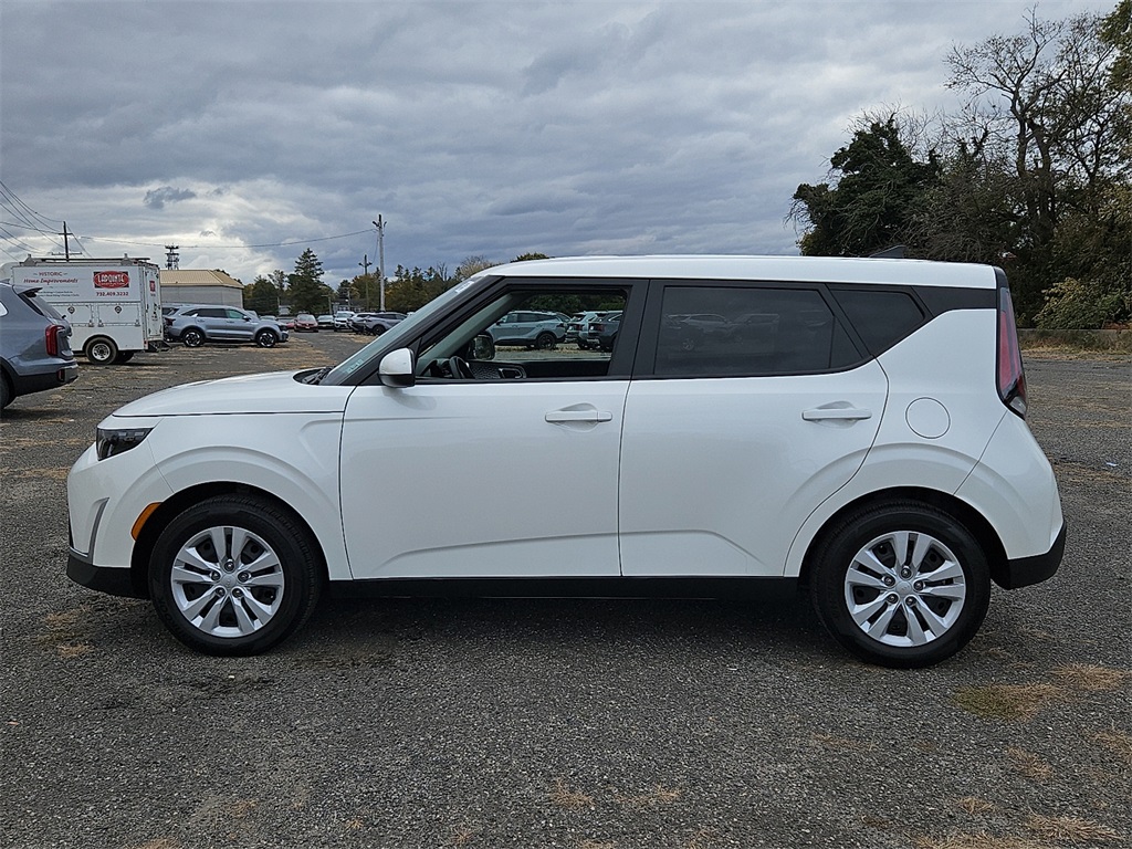 2023 Kia Soul LX photo 4