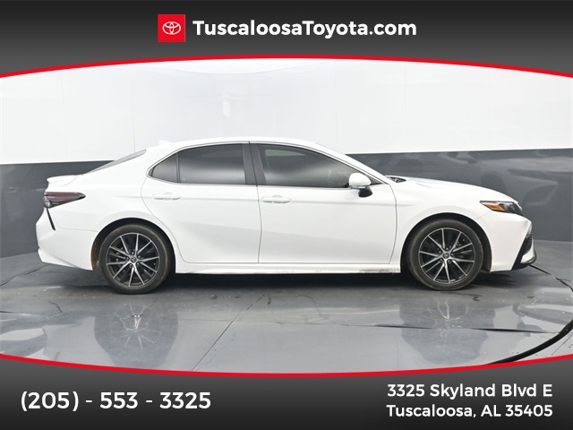 2024 Toyota Camry SE's photo