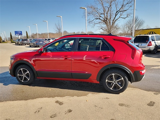 2025 Kia Niro LX photo 7