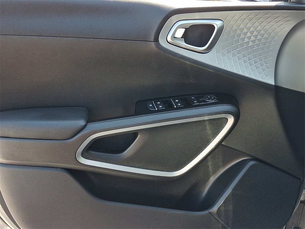2025 Kia Soul S photo 13