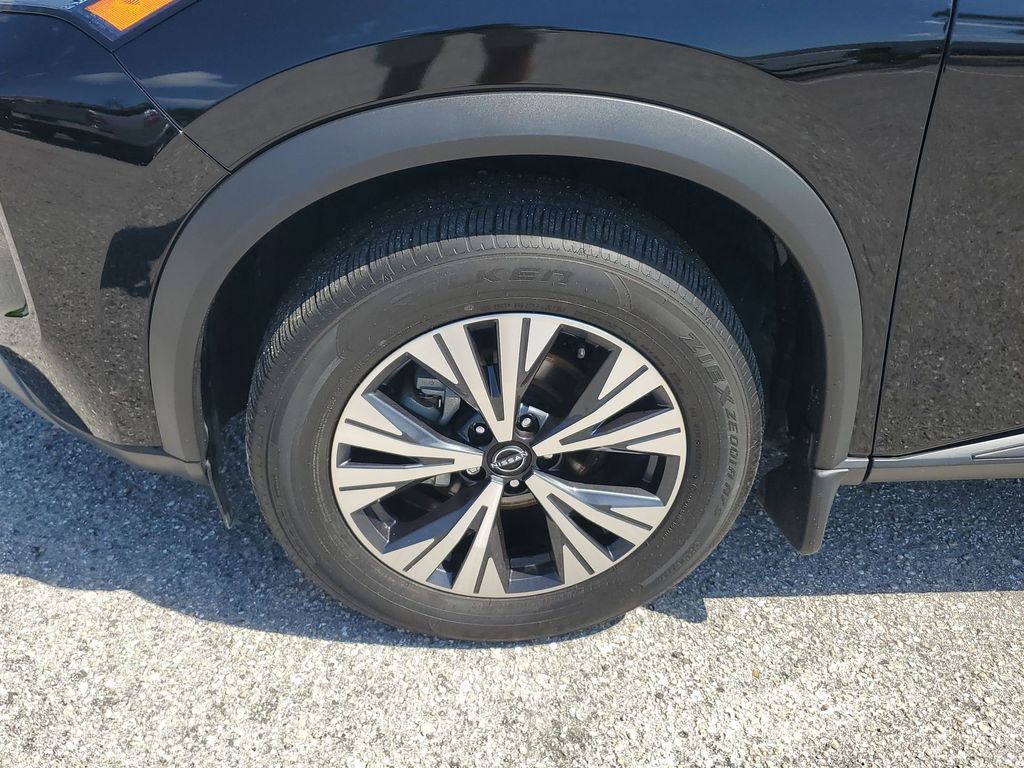 2023 Nissan Rogue SV photo 17