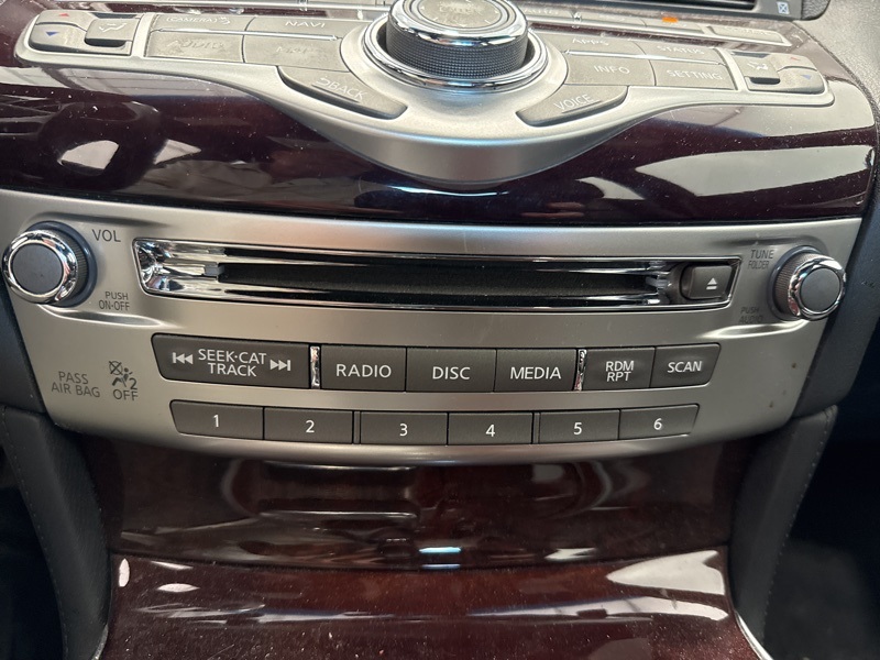 2018 Infiniti Q70 3.7 Luxe photo 29