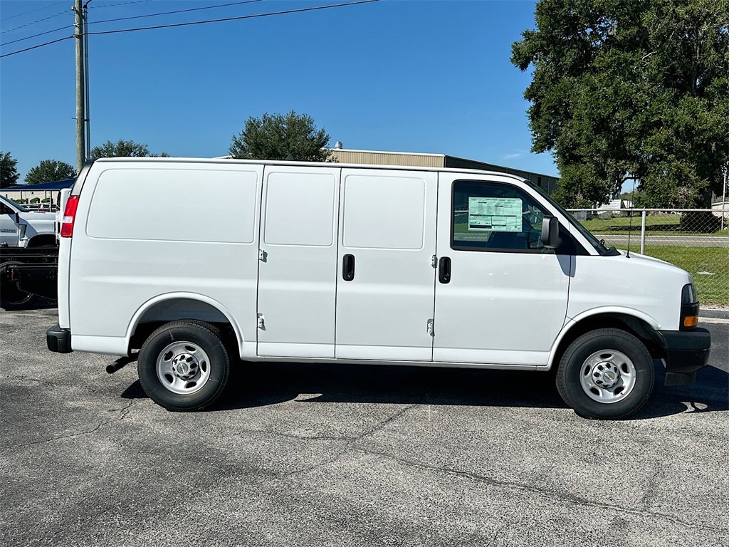 2025 Chevrolet Express Cargo 2500 photo 2