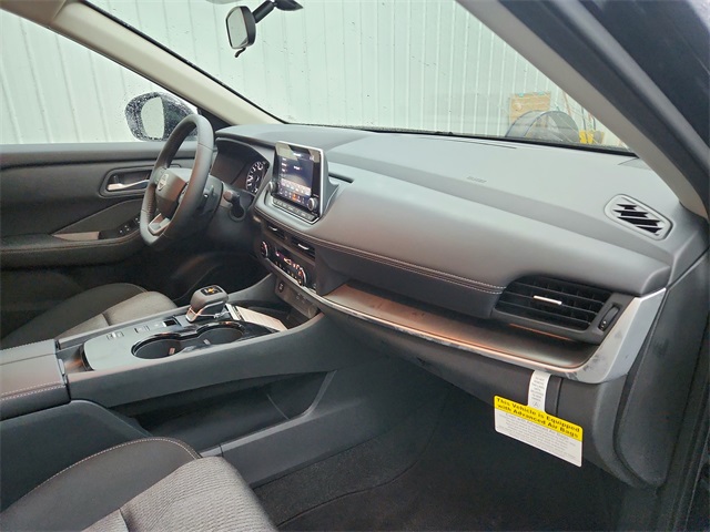 2025 Nissan Rogue SV photo 30