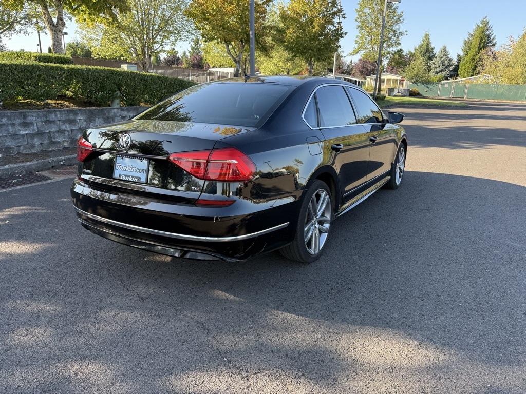 2016 Volkswagen Passat R-Line photo 7