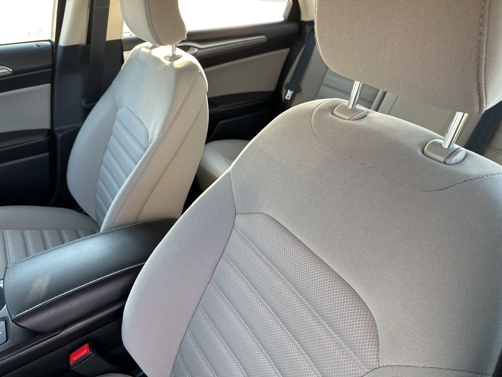 2018 Ford Fusion Hybrid S photo 2