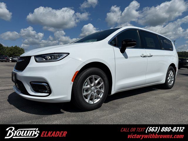 2026 Chrysler Pacifica Select's photo