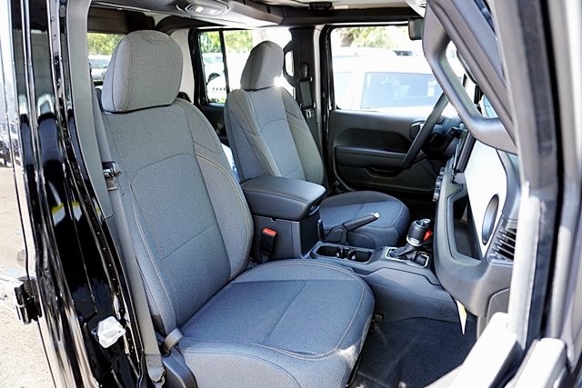 New 2025 Black Clear-Coat Exterior Paint Jeep Sport S image 17