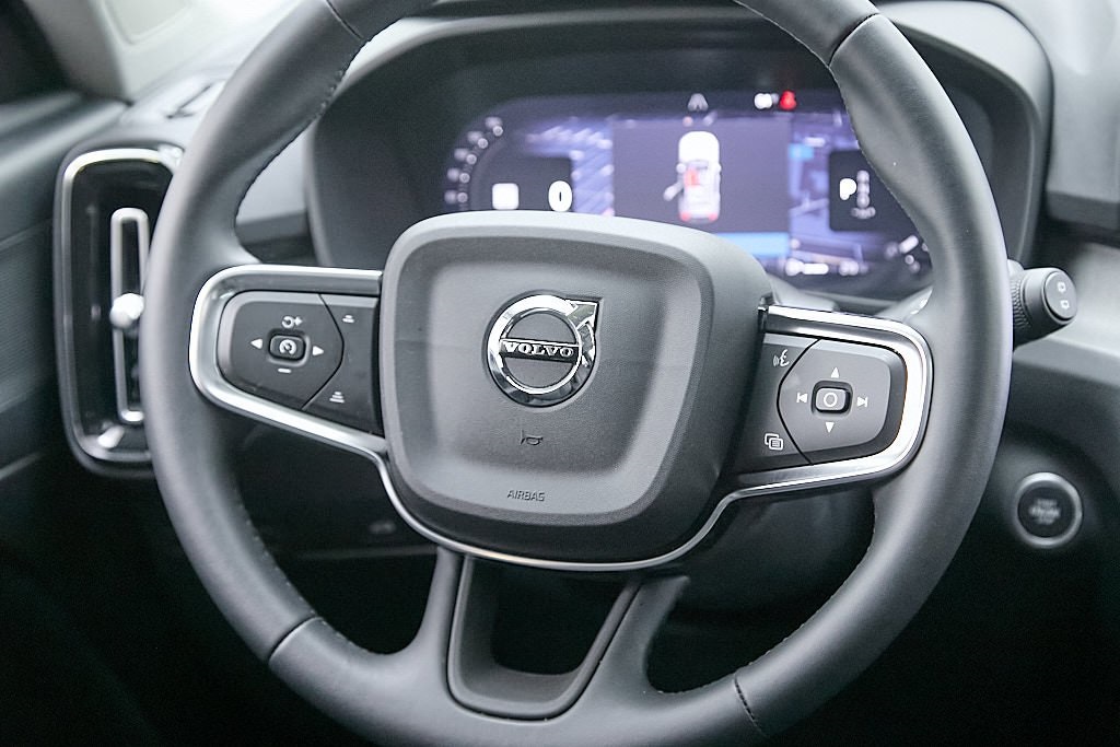 2026 VOLVO XC40 - Image 28
