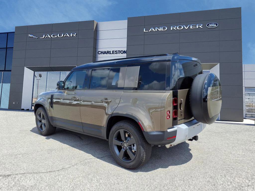 2025 Land Rover Defender 110 S photo 2
