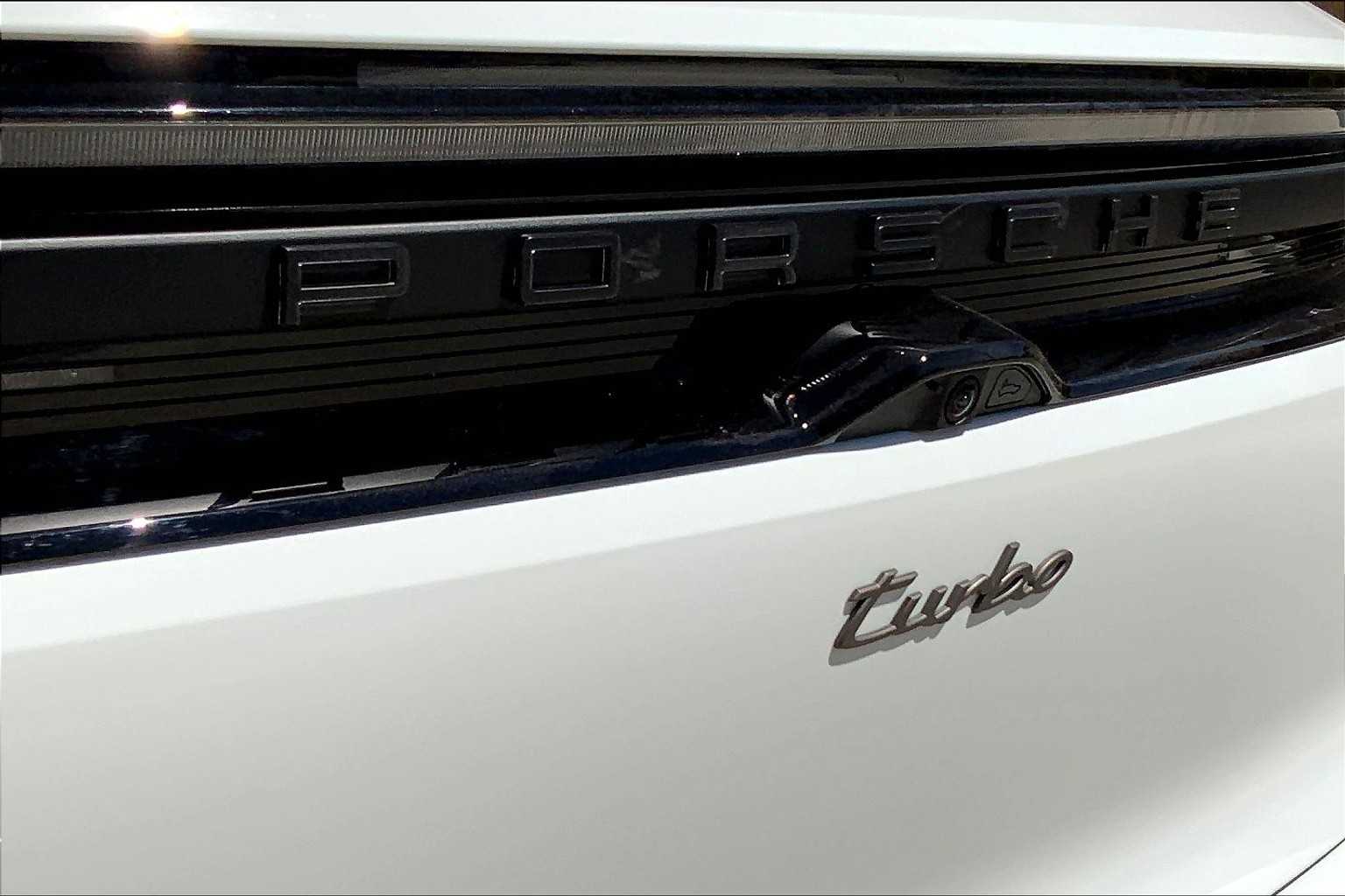 2025 Porsche Macan Electric Turbo photo 22