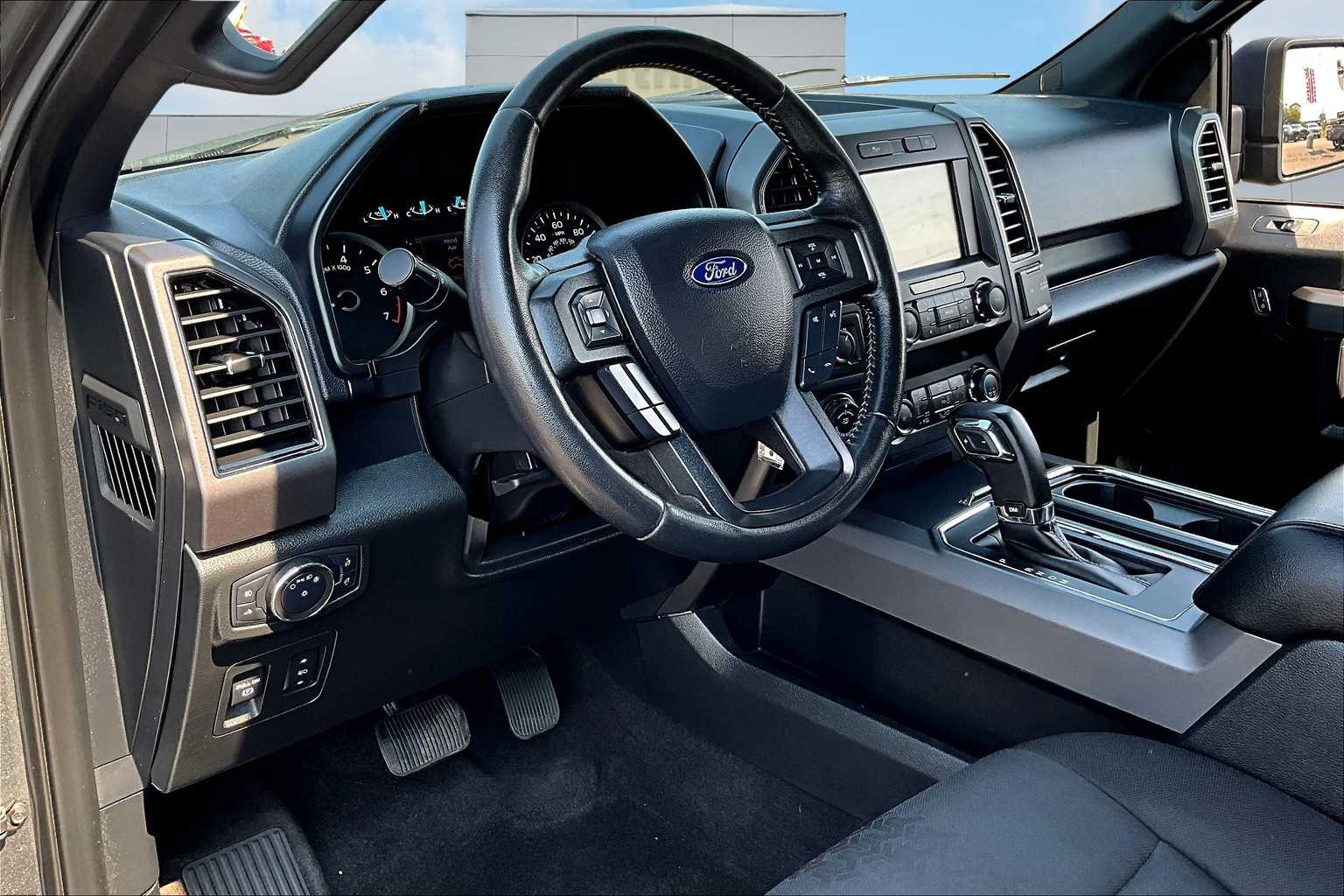 2020 Ford F-150 XLT photo 2