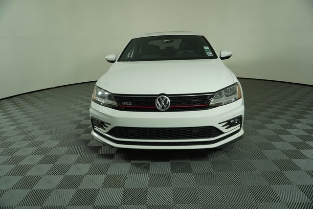 2017 Volkswagen Jetta GLI photo 2
