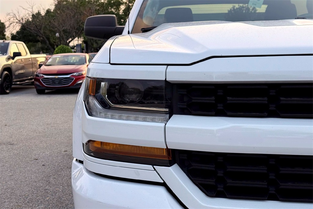 2018 Chevrolet Silverado 1500 Custom photo 3