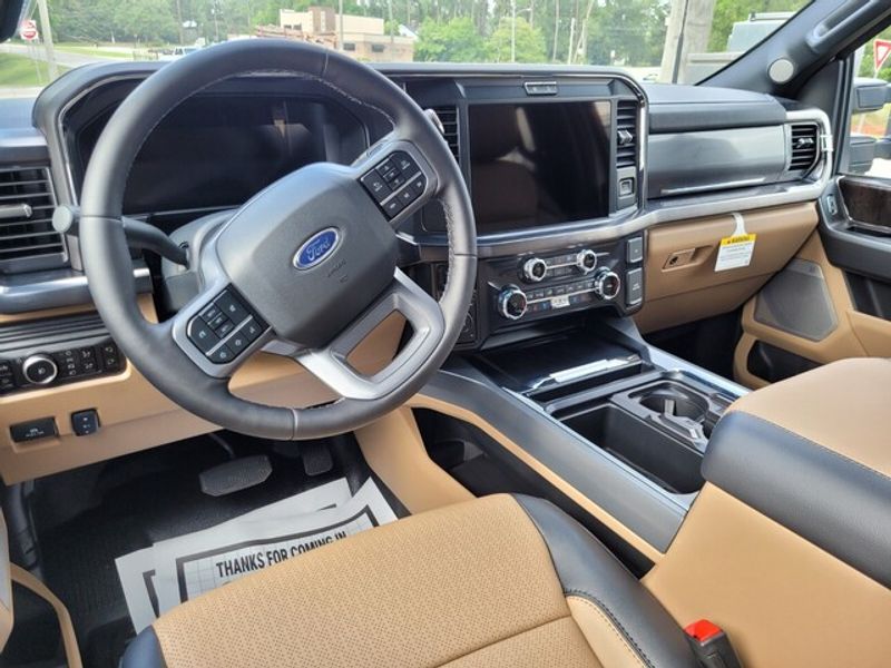 2025 Ford F-250 Lariat photo 7