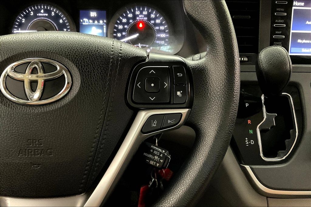2020 Toyota Sienna L photo 18