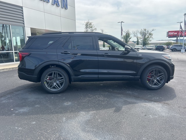 2025 Ford Explorer ST-Line photo 7