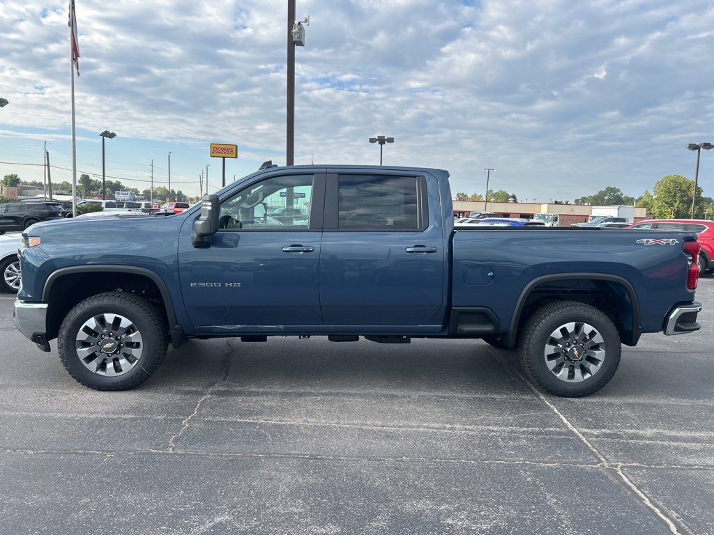 2025 Chevrolet Silverado 2500HD LT photo 4