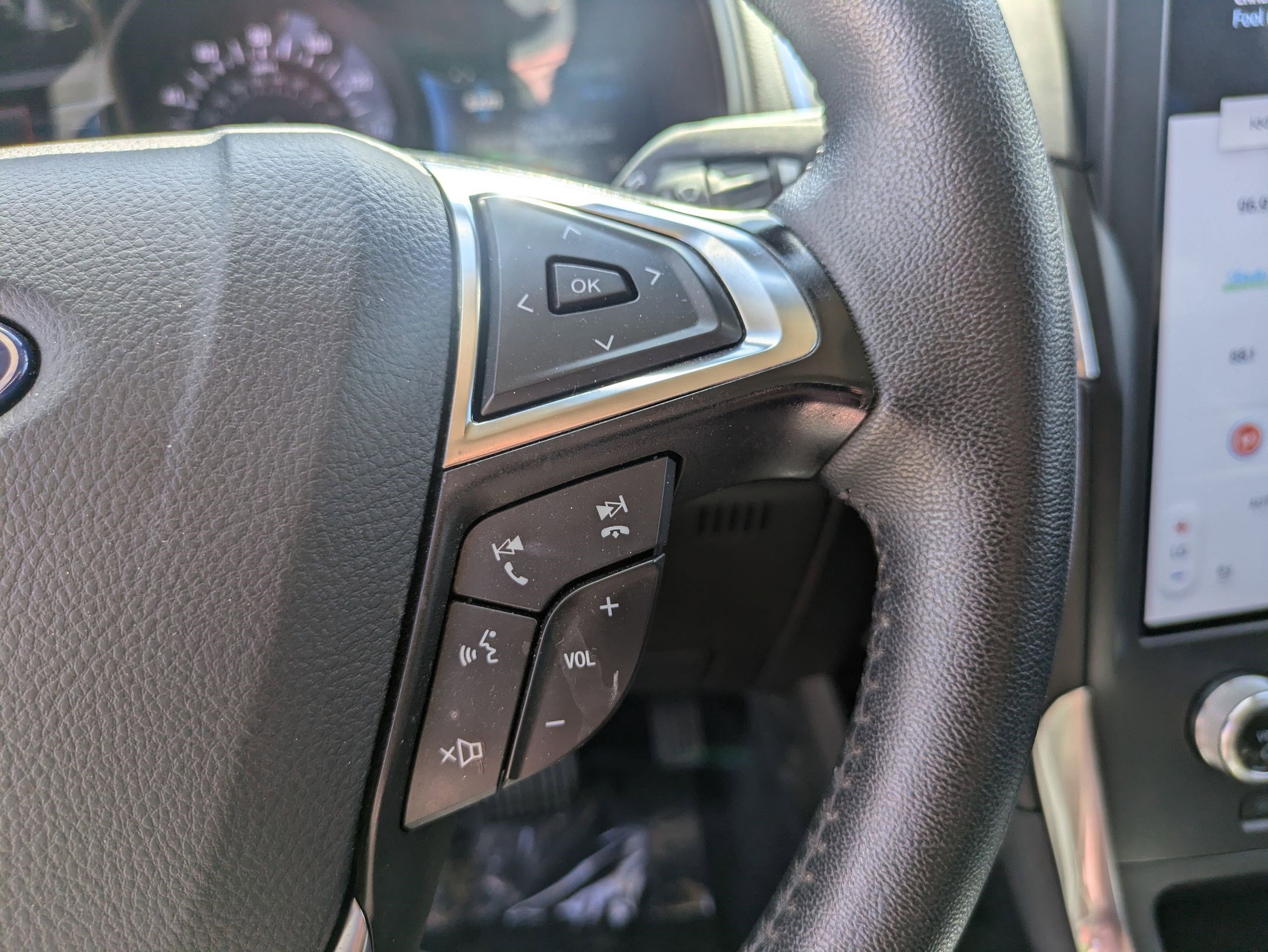 2024 Ford Edge Titanium photo 17