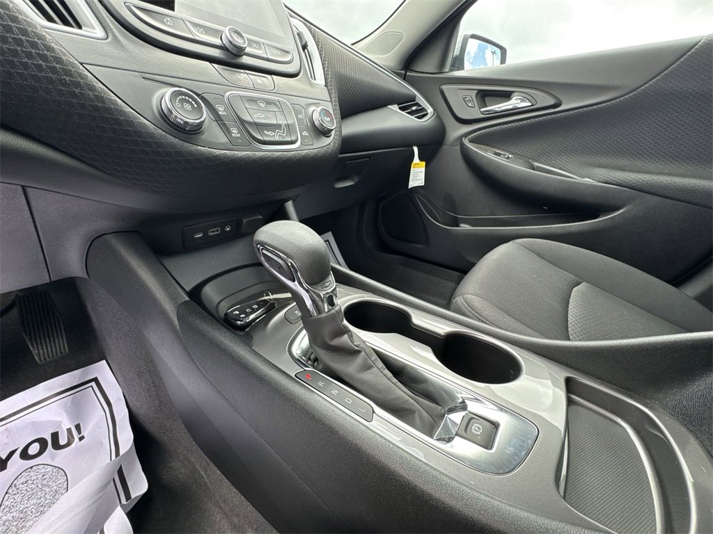 2025 Chevrolet Malibu LS photo 19