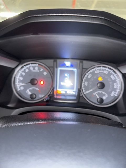 2023 Toyota Tacoma TRD Off-Road photo 27